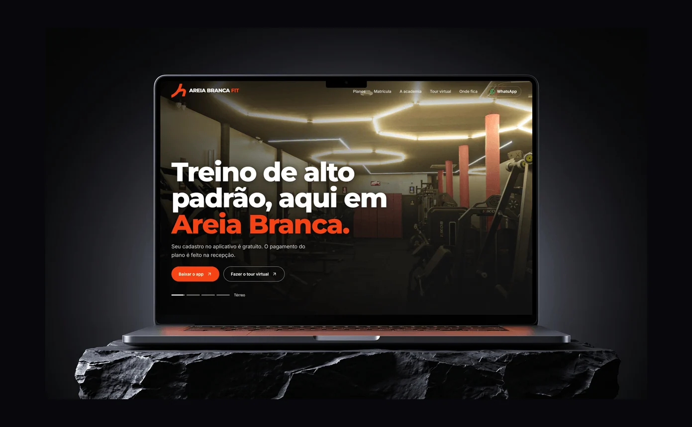Site da Areia Branca Fit em um notebook: tour virtual da academia